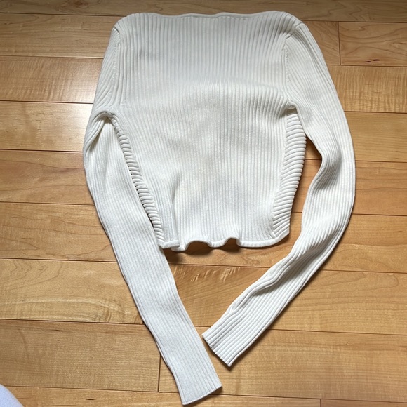 NWOT Abercrombie White Ribbed Front Twist Sweater - Picture 6 of 7
